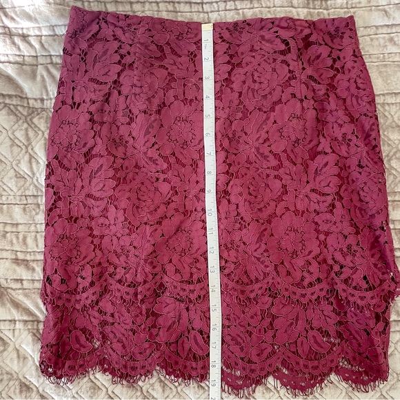 2 for $20 | LuLu’s Burgundy Rose Floral Lace Skirt Size Large - Picture 5 of 6
